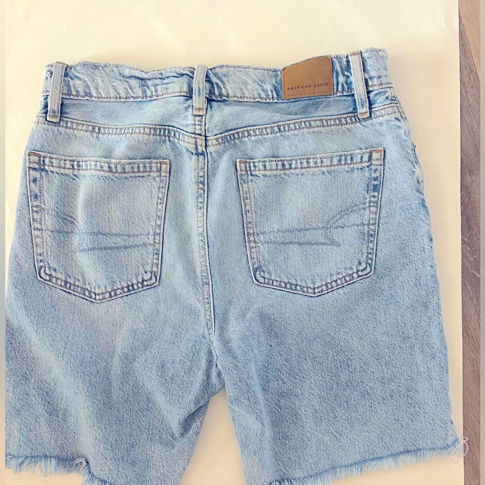 American Eagle women’s shorts brand new without tags. Washed one time.